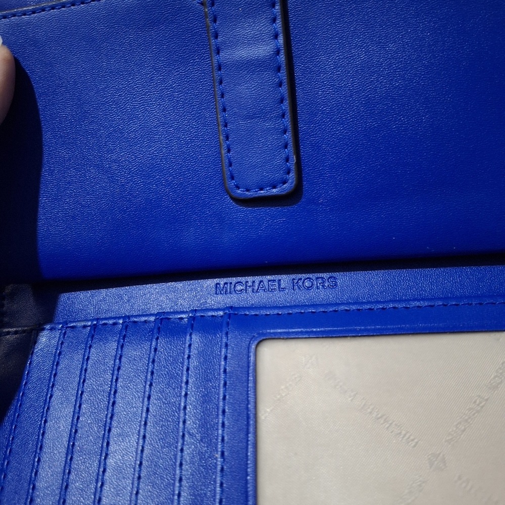 Michael Kors Pale Blue Wristlet with Royal Blue Stripes NWOT!!! - Picture 3 of 4